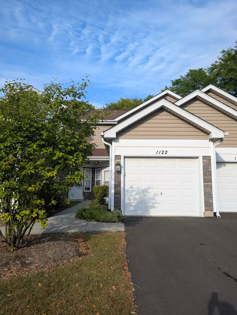 Schaumburg, IL 60193,1122 Regency DR