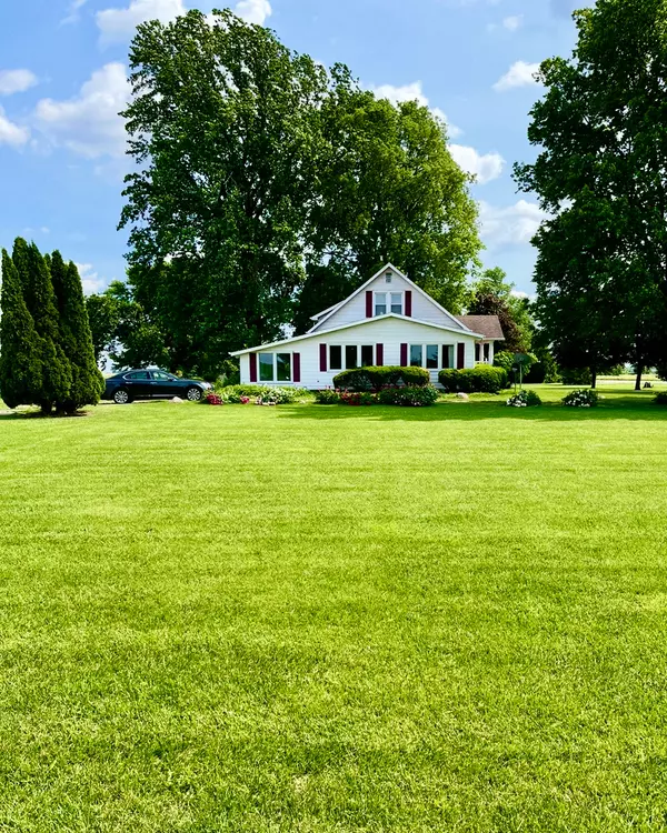 Tuscola, IL 61953,1231 North County Road 1050 E