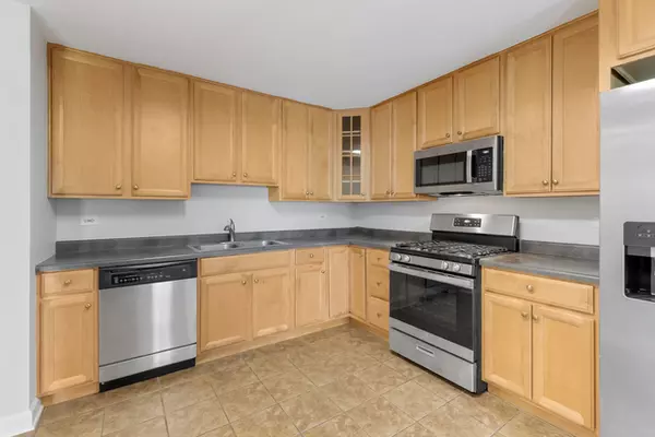 Arlington Heights, IL 60004,2423 N Kennicott DR #3A