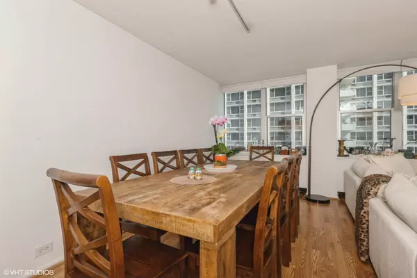 Chicago, IL 60613,4250 N Marine DR #1511