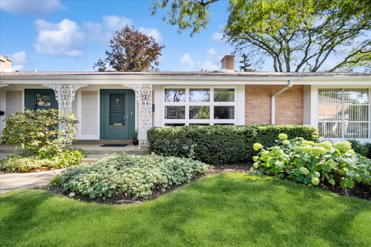 Glenview, IL 60025,711 Carriage Hill DR