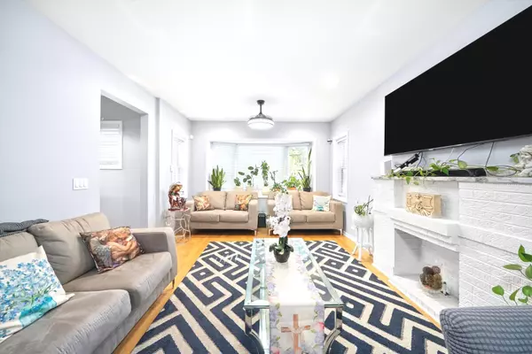 Chicago, IL 60641,4044 W Wellington AVE