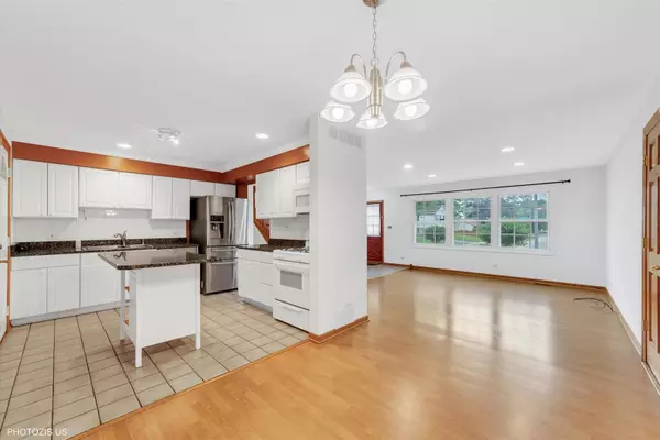 Arlington Heights, IL 60004,2522 N Chestnut AVE