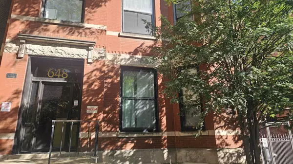 648 W Oakdale AVE #1F, Chicago, IL 60657