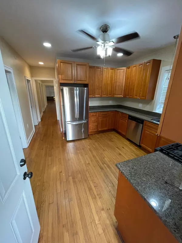 Oak Park, IL 60304,140 S Austin BLVD #2