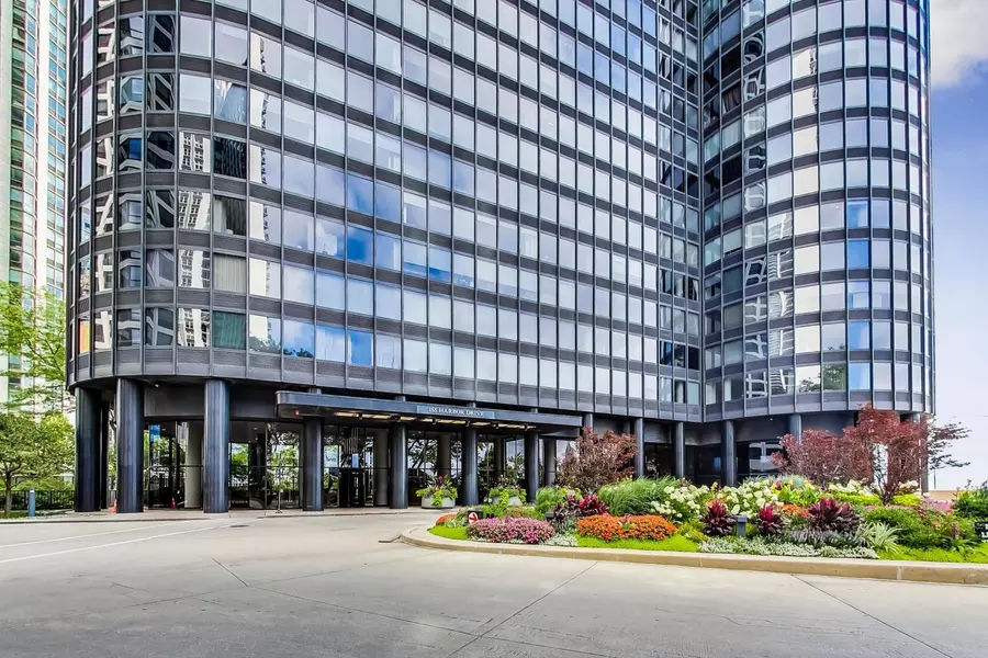 155 N HARBOR DR #5210, Chicago, IL 60601