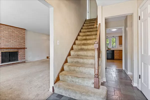 Barrington, IL 60010,117 Beverly RD