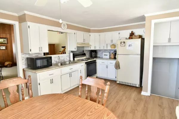 South Holland, IL 60473,16411 Claire LN