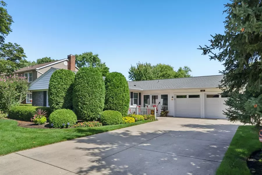 329 Timber Hill RD, Buffalo Grove, IL 60089