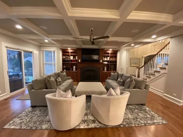Glen Ellyn, IL 60137,835 Avon CT