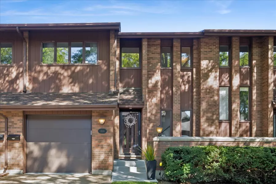 1018 Rene CT, Park Ridge, IL 60068