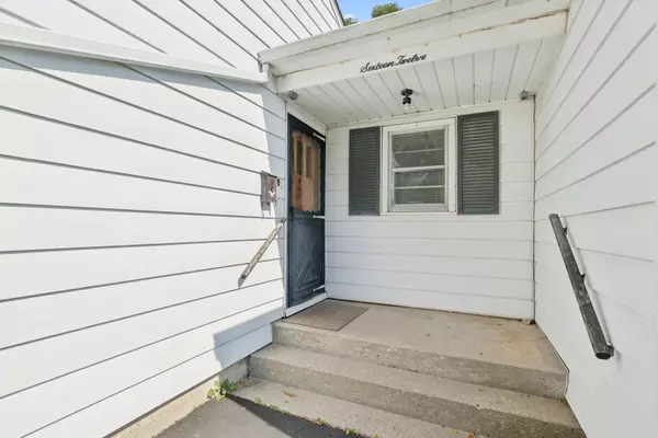 Mchenry, IL 60050,1612 Knoll AVE