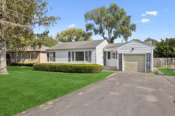 Mchenry, IL 60050,1612 Knoll AVE
