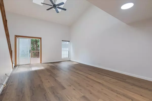 Streamwood, IL 60107,3 Dorchester CT
