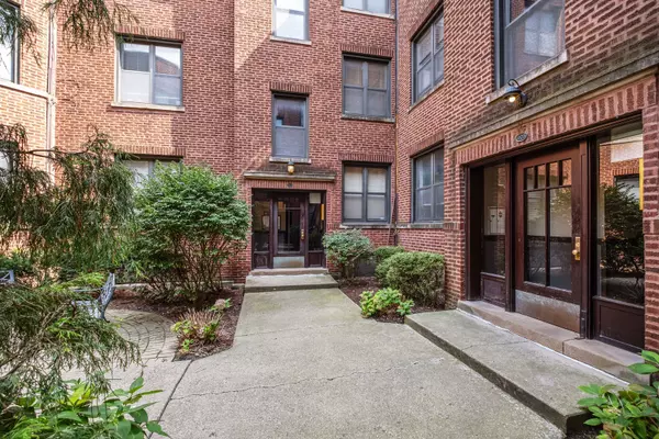 Chicago, IL 60657,903 W CORNELIA AVE #1N