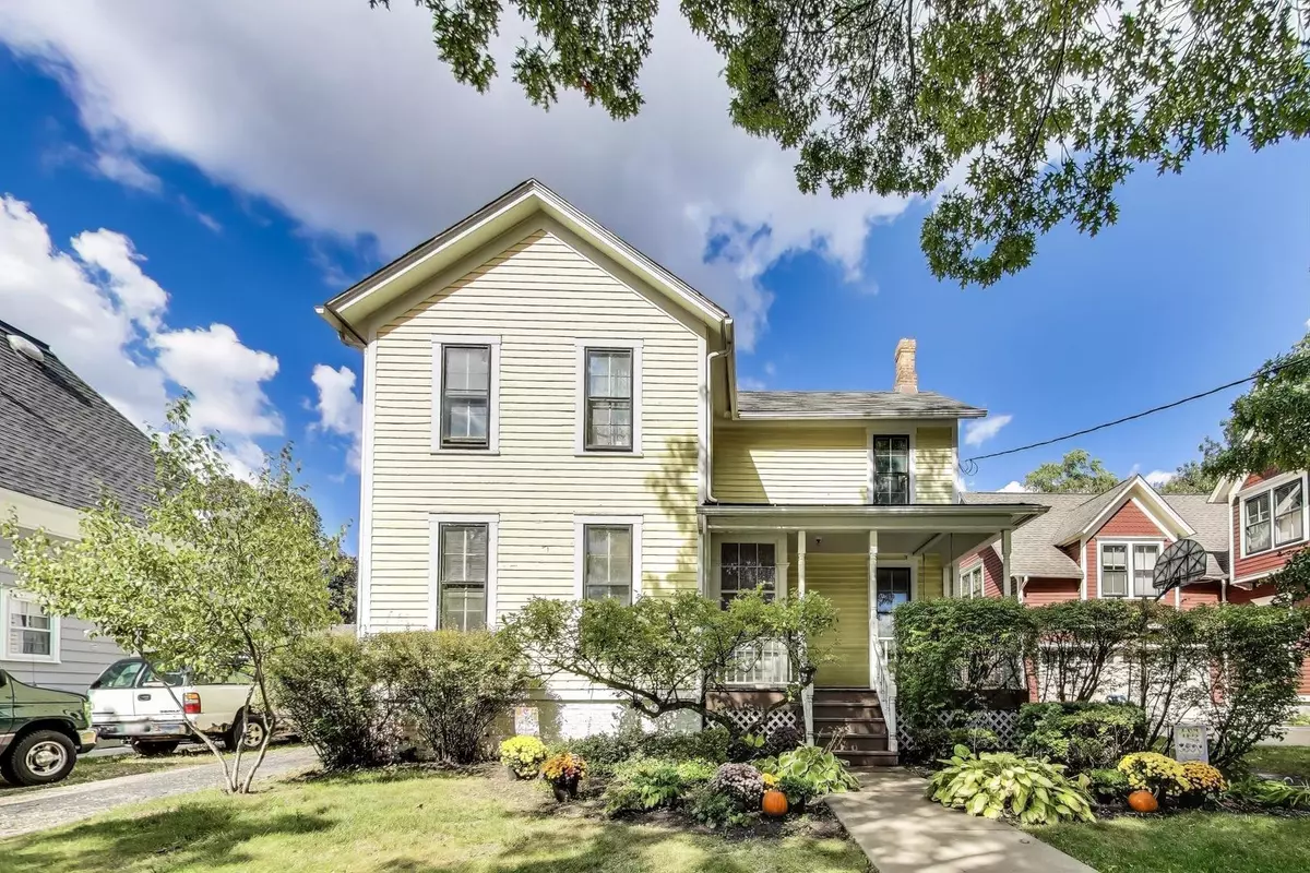 Arlington Heights, IL 60004,214 W Fremont ST