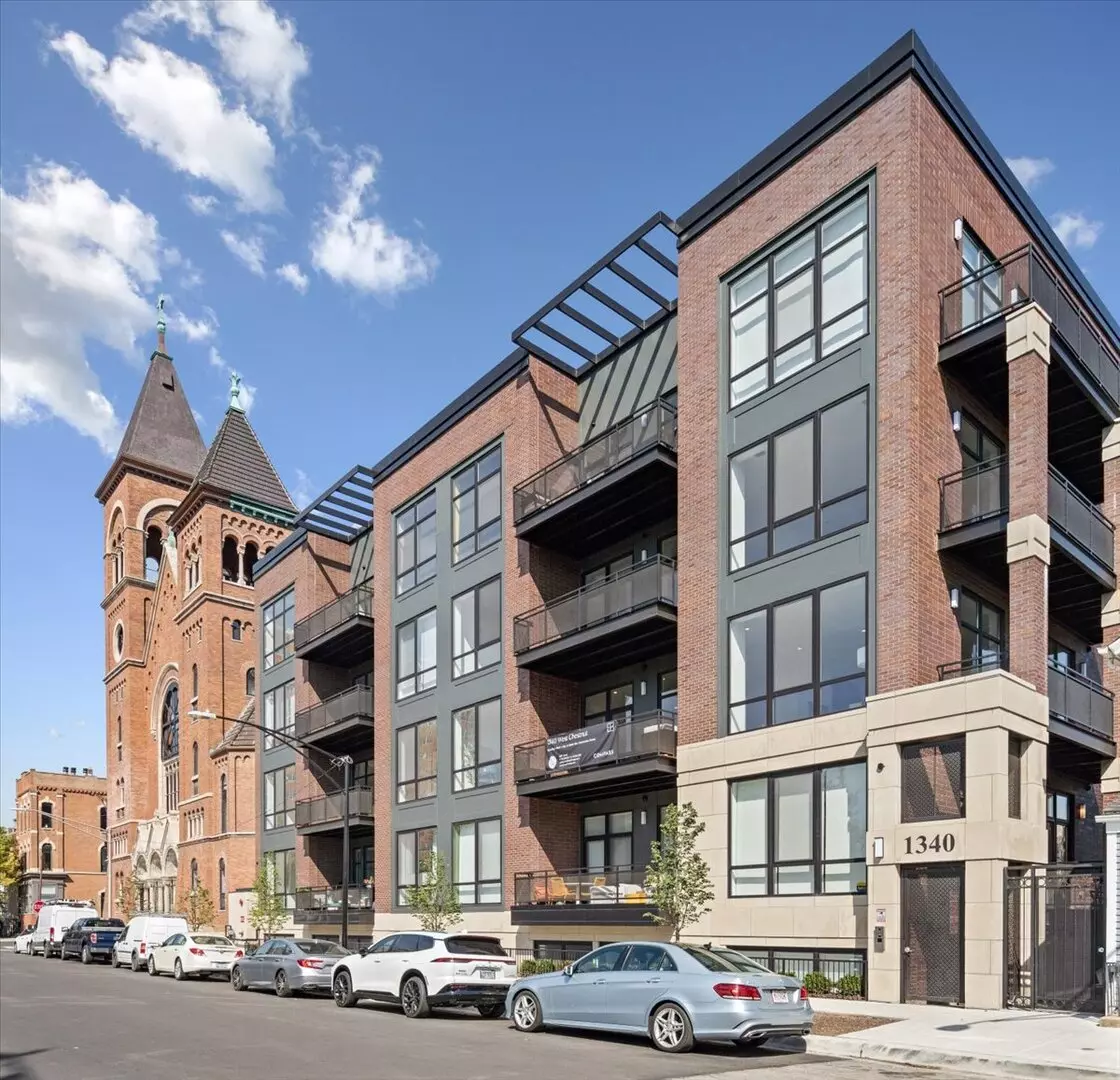 Chicago, IL 60642,1340 W Chestnut ST #301