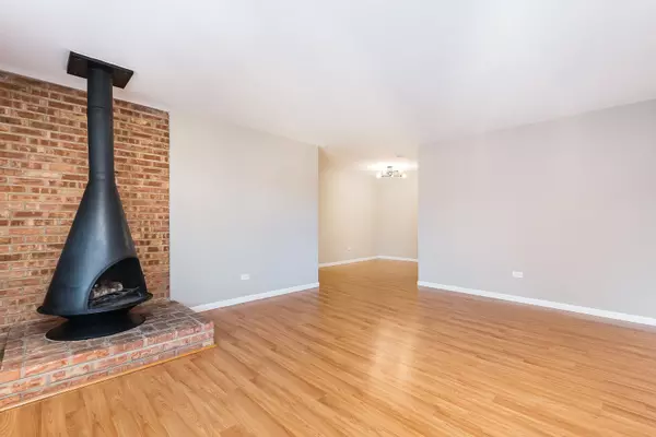 Willowbrook, IL 60527,6165 Knoll Wood CT #302