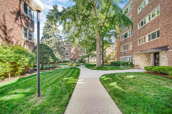 1940 W Hood AVE #4B, Chicago, IL 60660