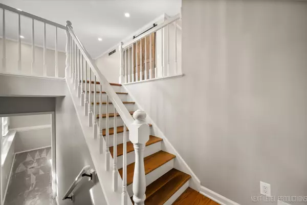 St. Charles, IL 60174,1718 Jeanette AVE