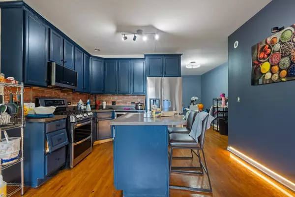 Chicago, IL 60609,949 W 51st ST