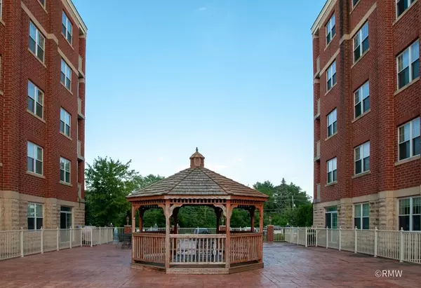 Itasca, IL 60143,2 Itasca PL #521
