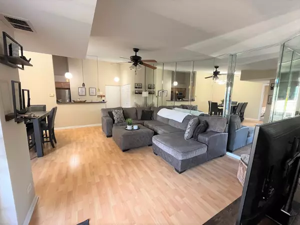 Carol Stream, IL 60188,728 N Gary AVE #212