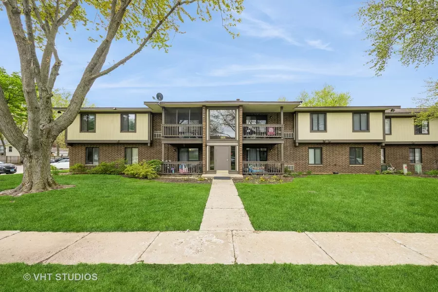 568 Somerset LN #7, Crystal Lake, IL 60014