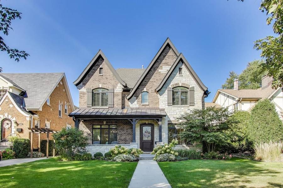 912 Peale AVE, Park Ridge, IL 60068