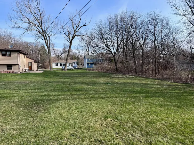 809 Menominee DR, Lake In The Hills, IL 60156