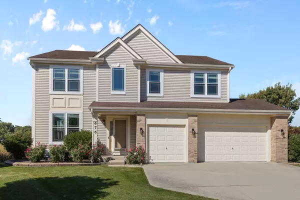 676 Quincy CT, Carol Stream, IL 60188