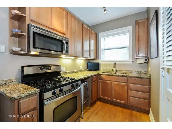 Evanston, IL 60202,1009 Greenleaf ST #1W