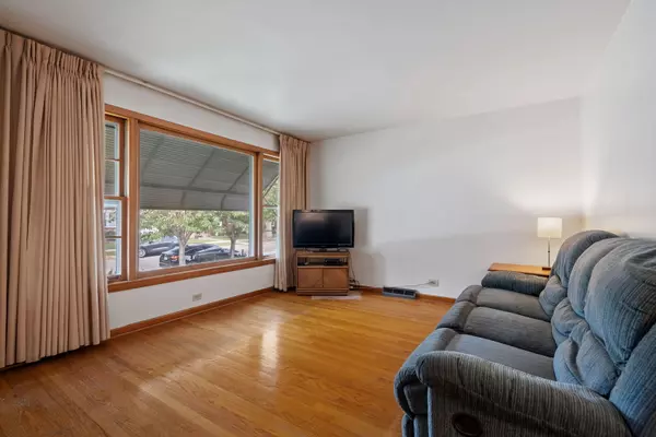 Chicago, IL 60655,10533 S Whipple ST