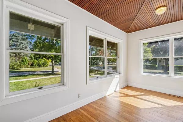 Crystal Lake, IL 60014,56 S Caroline ST