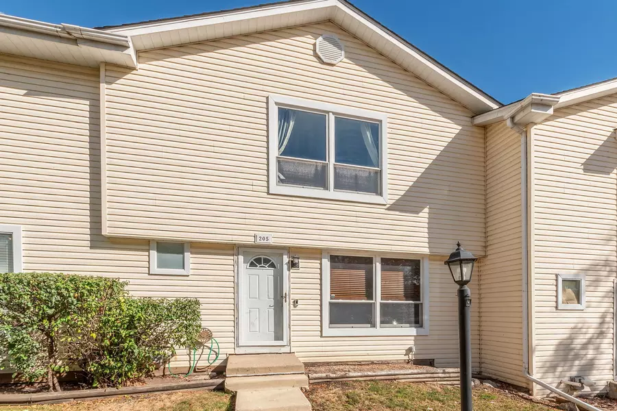 205 Raintree CT, Aurora, IL 60504