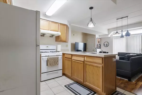 Chicago, IL 60616,2734 S Wentworth AVE #317