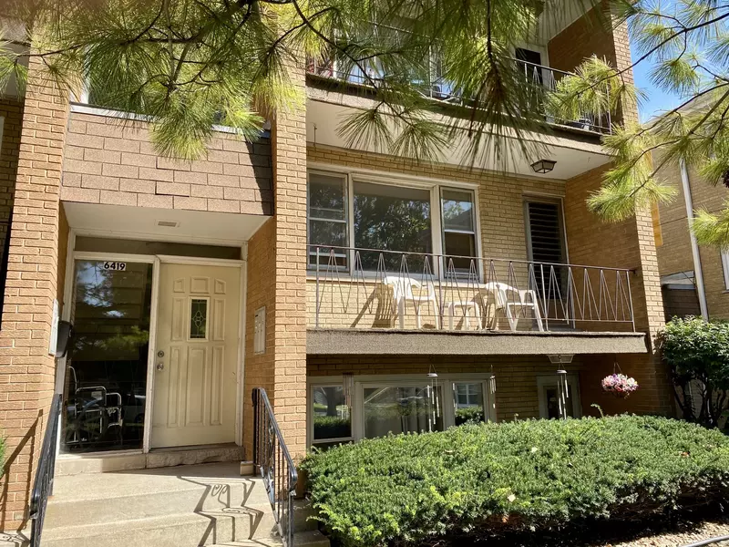 6419 S Oak Park AVE #E-16, Chicago, IL 60638