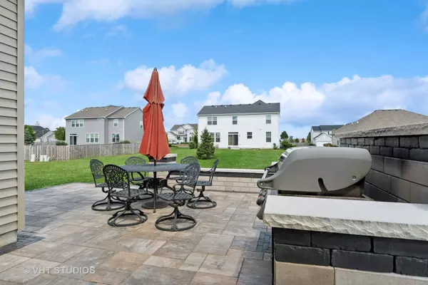 Yorkville, IL 60560,2096 Country Hills DR