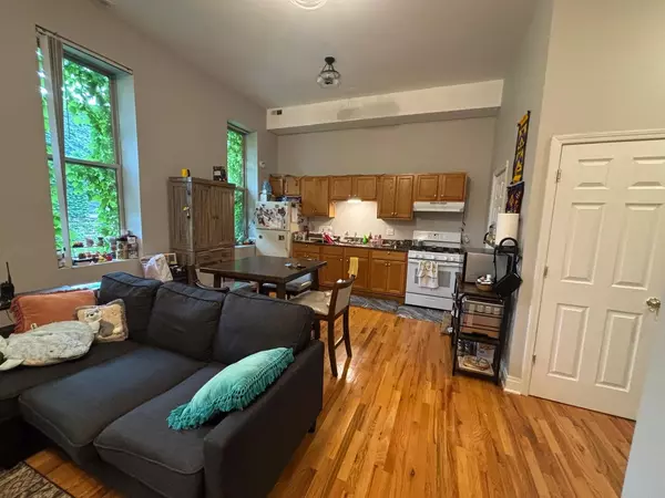 Chicago, IL 60622,2002 W Chicago AVE #2R