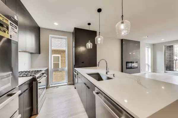 Chicago, IL 60618,3339 N Ridgeway AVE #1N