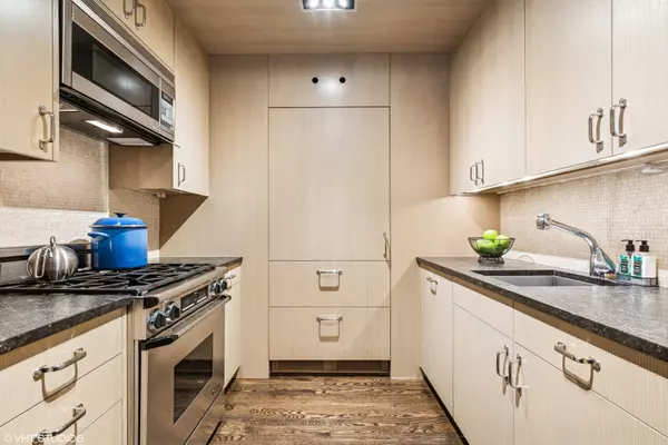 Chicago, IL 60610,1255 N State Pkwy #2B