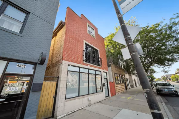 Chicago, IL 60618,4351 N Western AVE