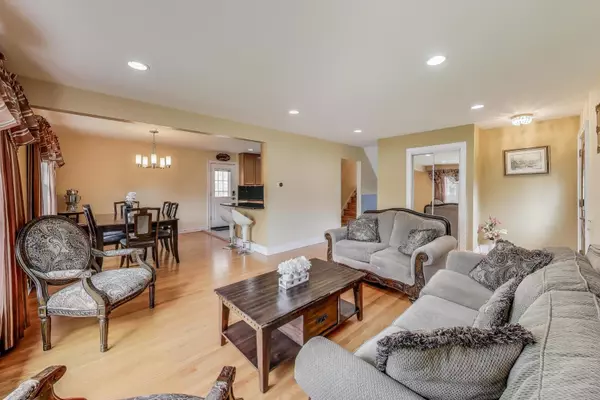 Skokie, IL 60076,8141 Kenneth AVE
