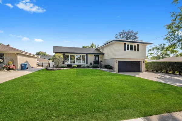 Elmhurst, IL 60126,142 E QUINCY ST