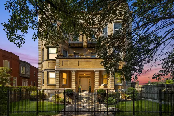 Chicago, IL 60653,512 E Oakwood BLVD #2