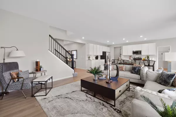 Algonquin, IL 60102,393 West Point CIR