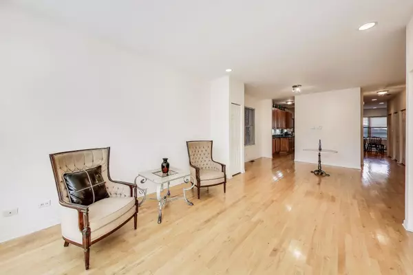 Chicago, IL 60612,2044 W Superior ST