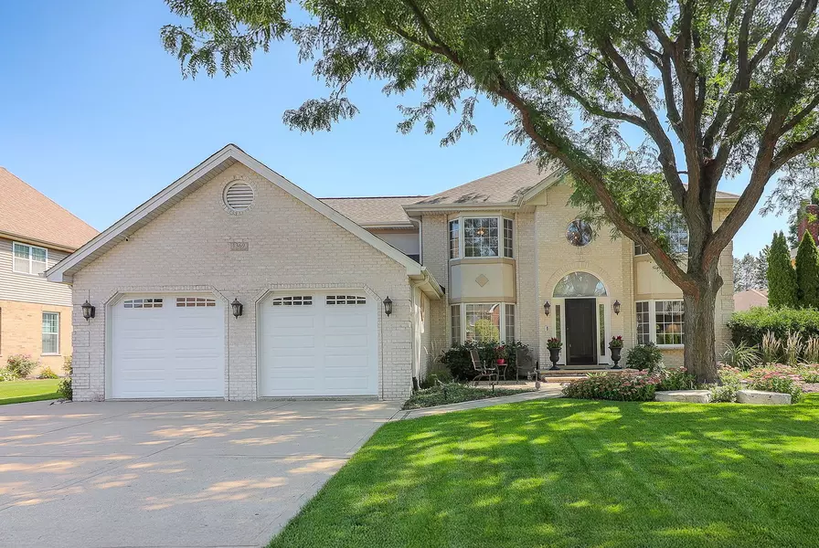 1369 Notre Dame DR, Lemont, IL 60439