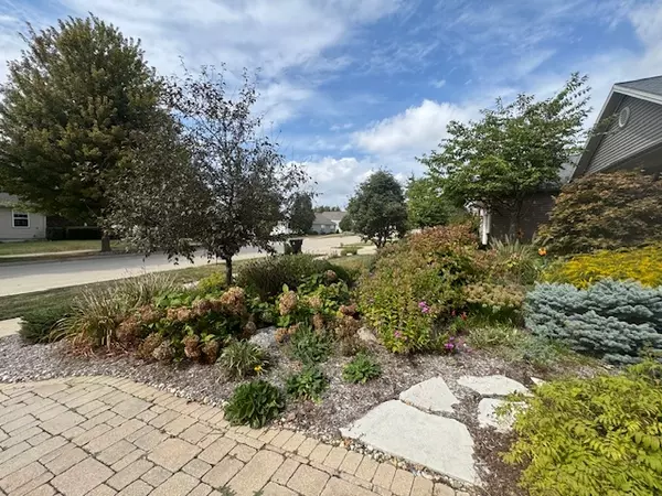 Bloomington, IL 61704,2404 Treeline DR