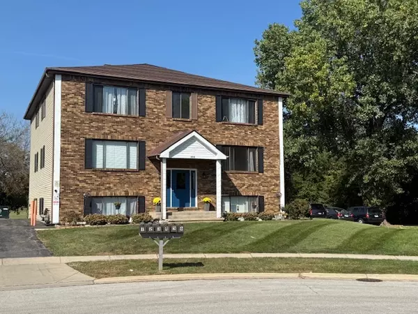 990 Manchester CT #4, South Elgin, IL 60177